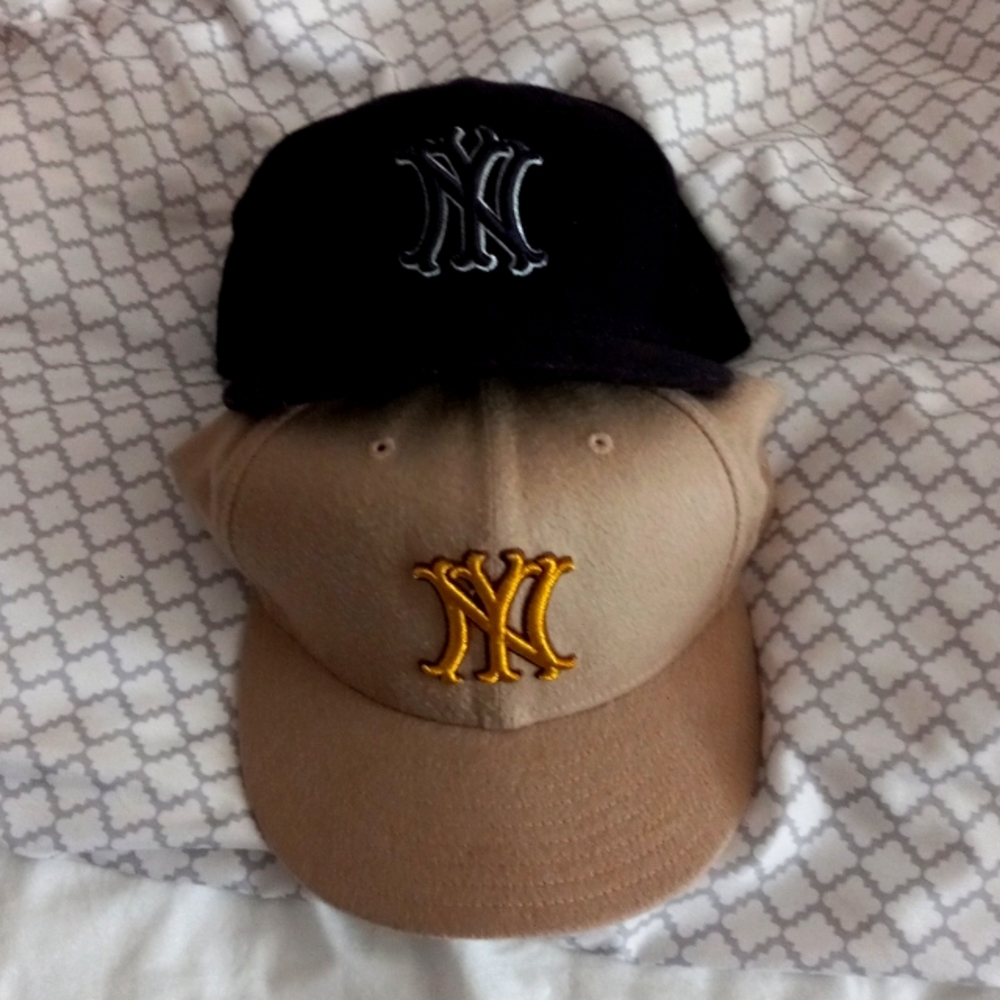 SUPREME FITTED 'CASHMERE' HAT.